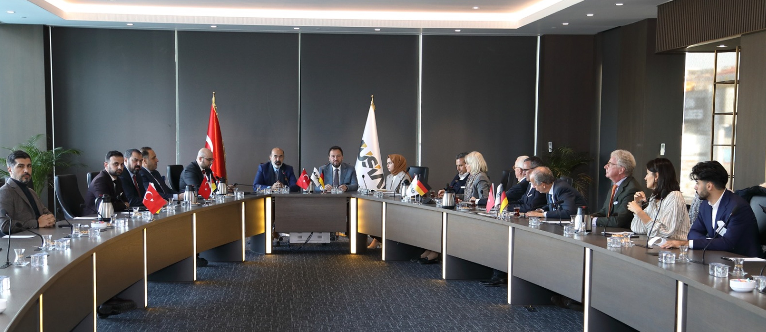 MÜSİAD GENEL BAŞKANI MAHMUT ASMALI, ALMAN TİCARET HEYETİ İLE BİR ARAYA GELDİ
