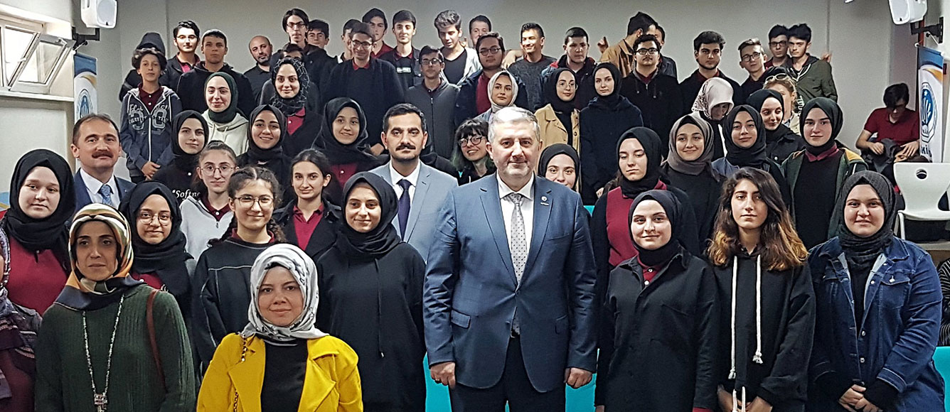 MÜSİAD GENEL BAŞKANI ABDURRAHMAN KAAN, BAKIRKÖY İMAM HATİP LİSESİ ÖĞRENCİLERİ İLE BİR ARAYA GELDİ