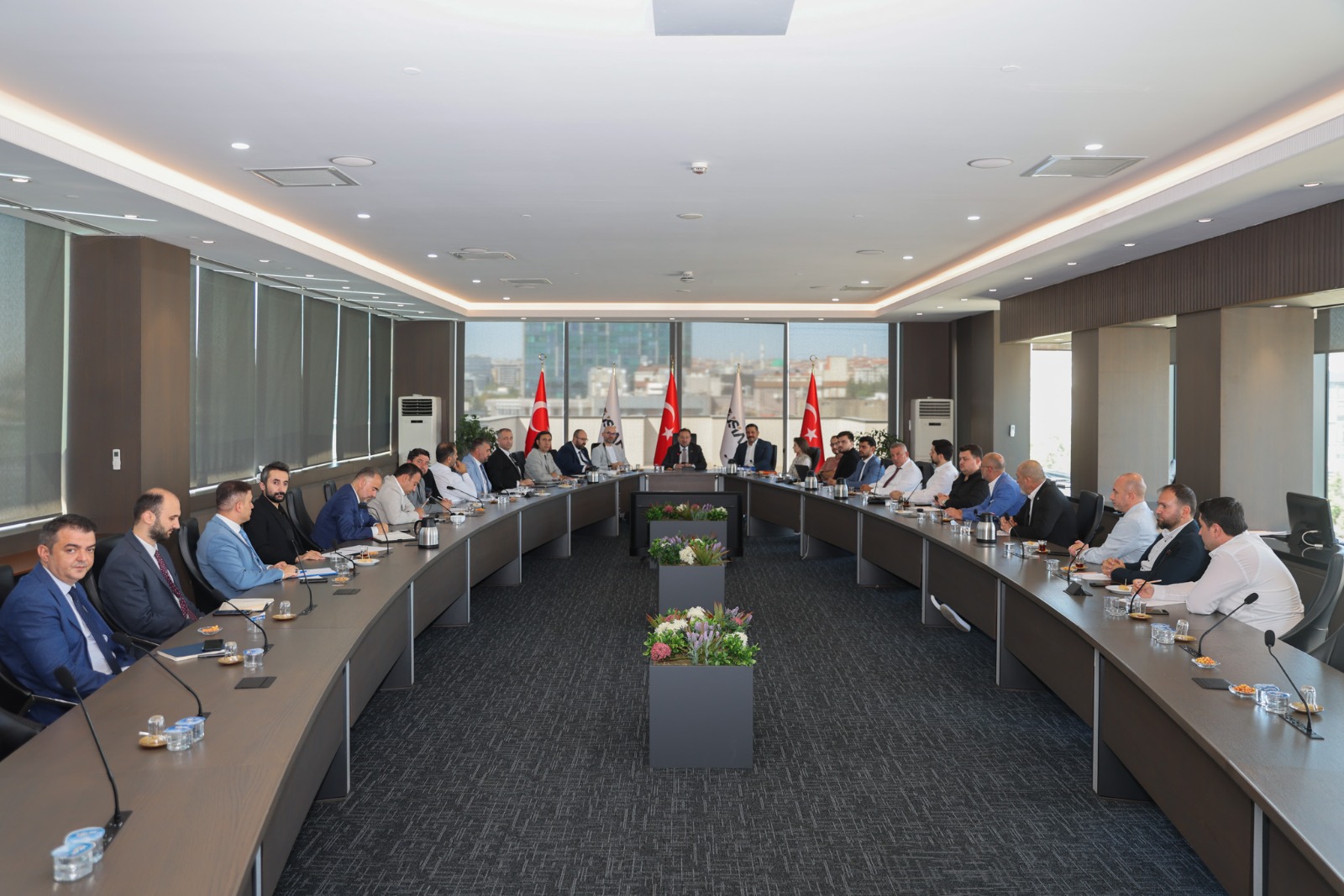 MTO KOMİSYON TOPLANTISI GENEL BAŞKAN ASMALI'NIN KATILIMLARIYLA GERÇEKLEŞTİ
