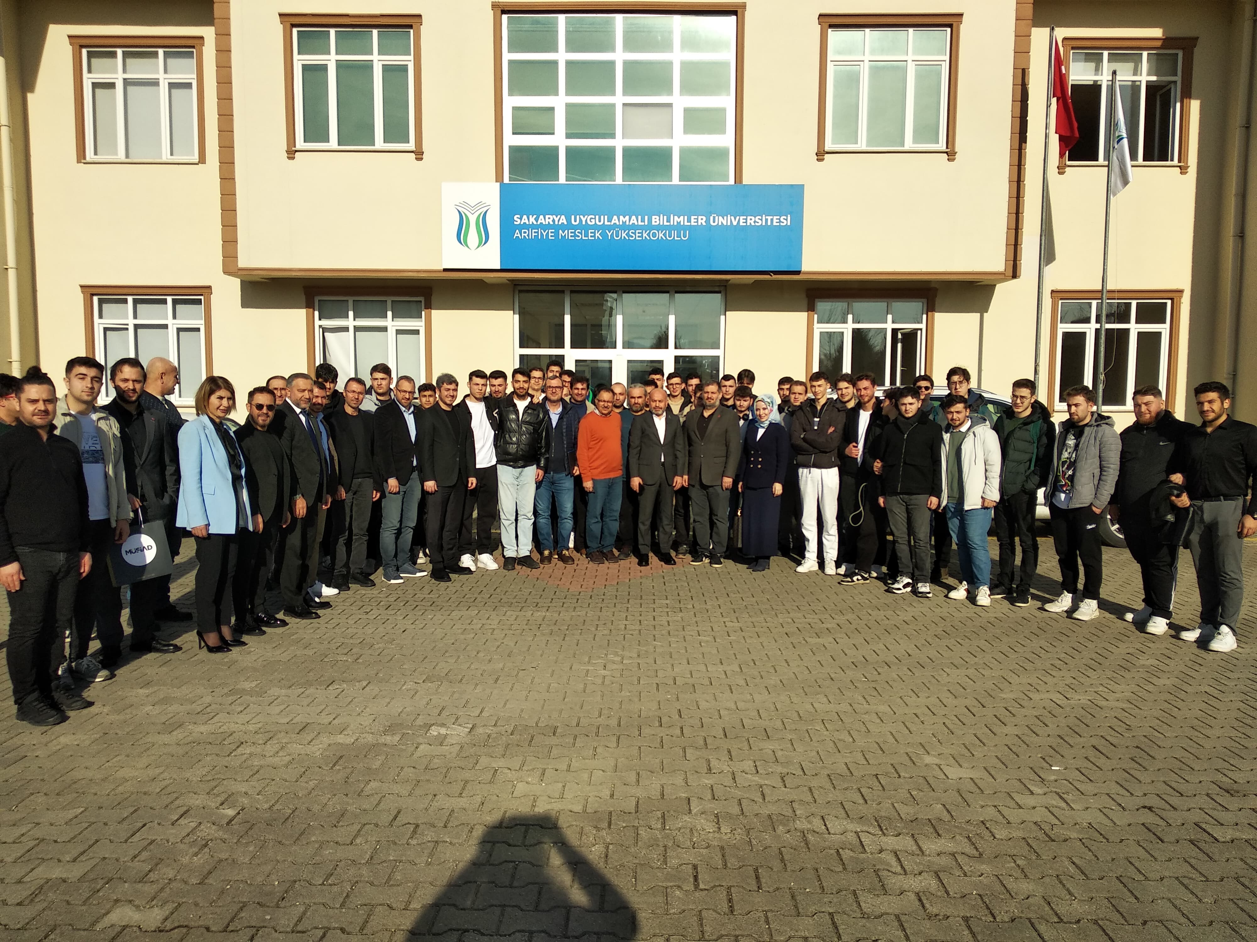 OTOMOTİV VE ULAŞIM ARAÇLARI SEKTÖR KURULU SAKARYA'DA ÖĞRENCİLERE YÖNELİK TECRÜBE PAYLAŞIMI ORGANİZE ETTİ