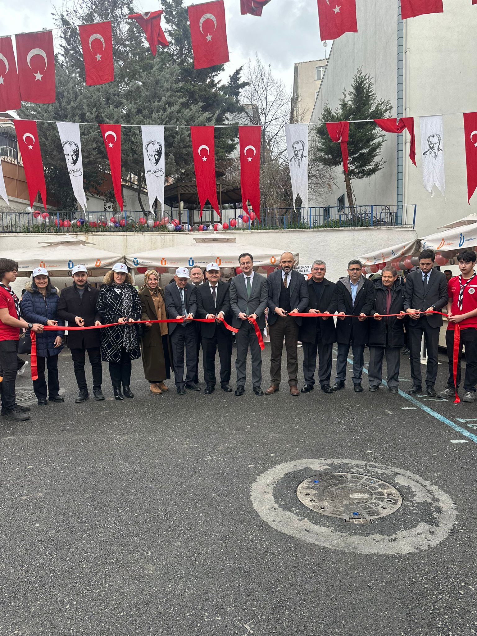 ÜSKÜDAR DIŞ TİCARET MESLEKİ VE TEKNİK ANADOLU LİSESİ TÜBİTAK BİLİM FUARI SERGİSİNE KATILIM SAĞLANILDI